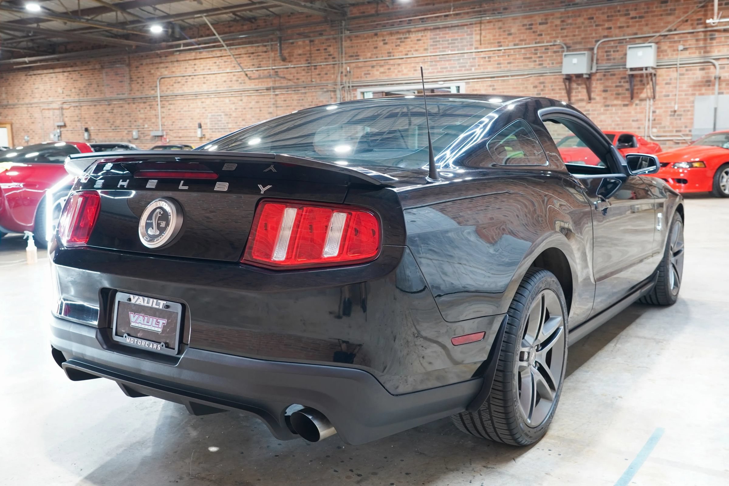 Used 2010 Ford Mustang Shelby GT500 RWD image 12