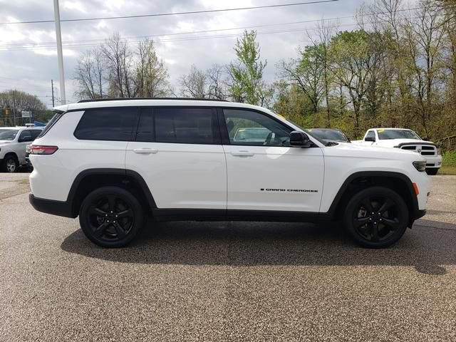 Used 2023 Jeep Grand Cherokee L Laredo AWD/4WD image 2