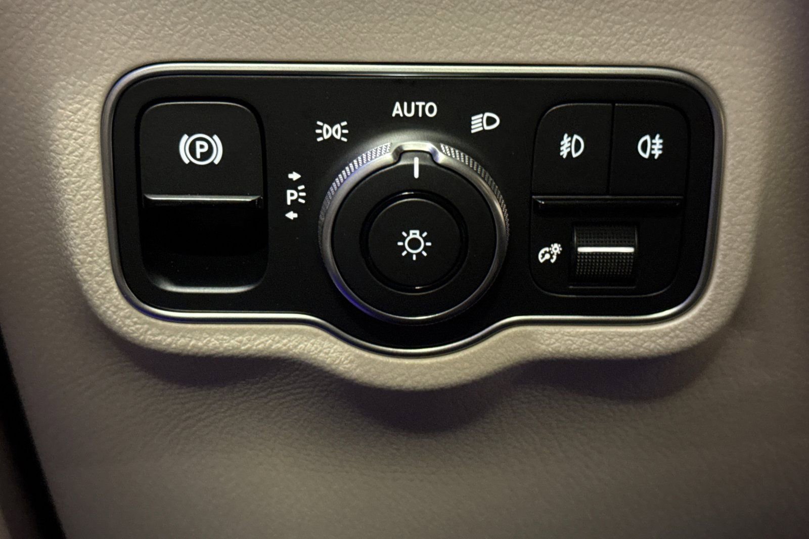 New 2025 Mercedes-Benz GLA 250 image 34