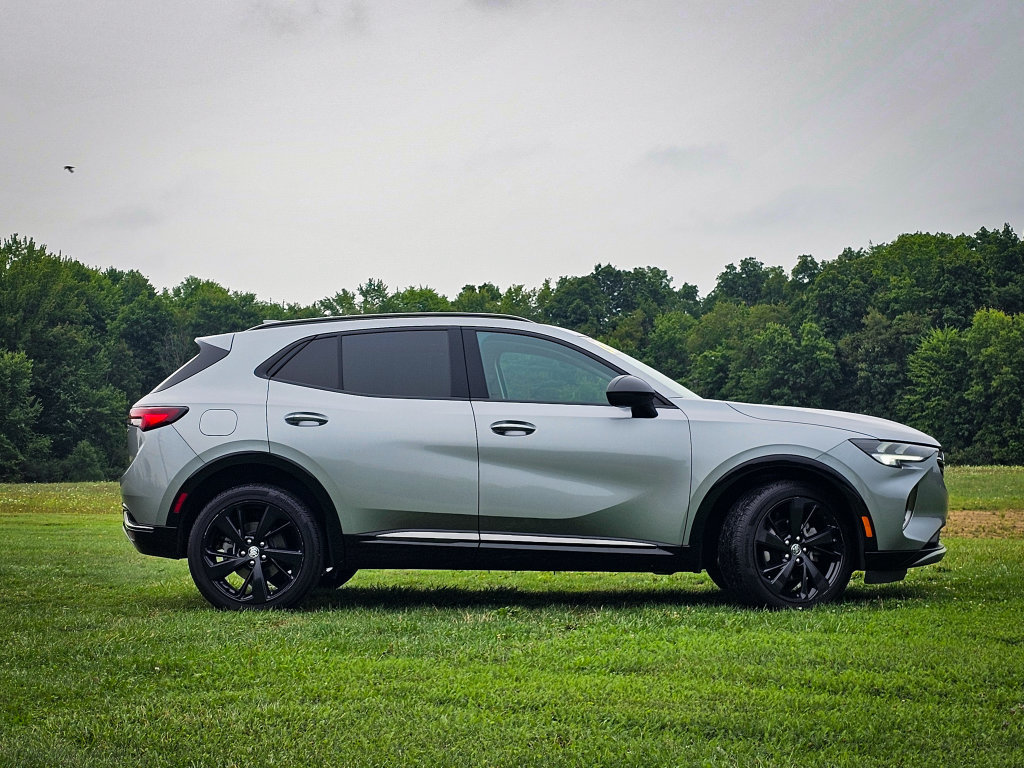 Used 2023 Buick Envision Essence w/ Sport Touring Package AWD/4WD image 3