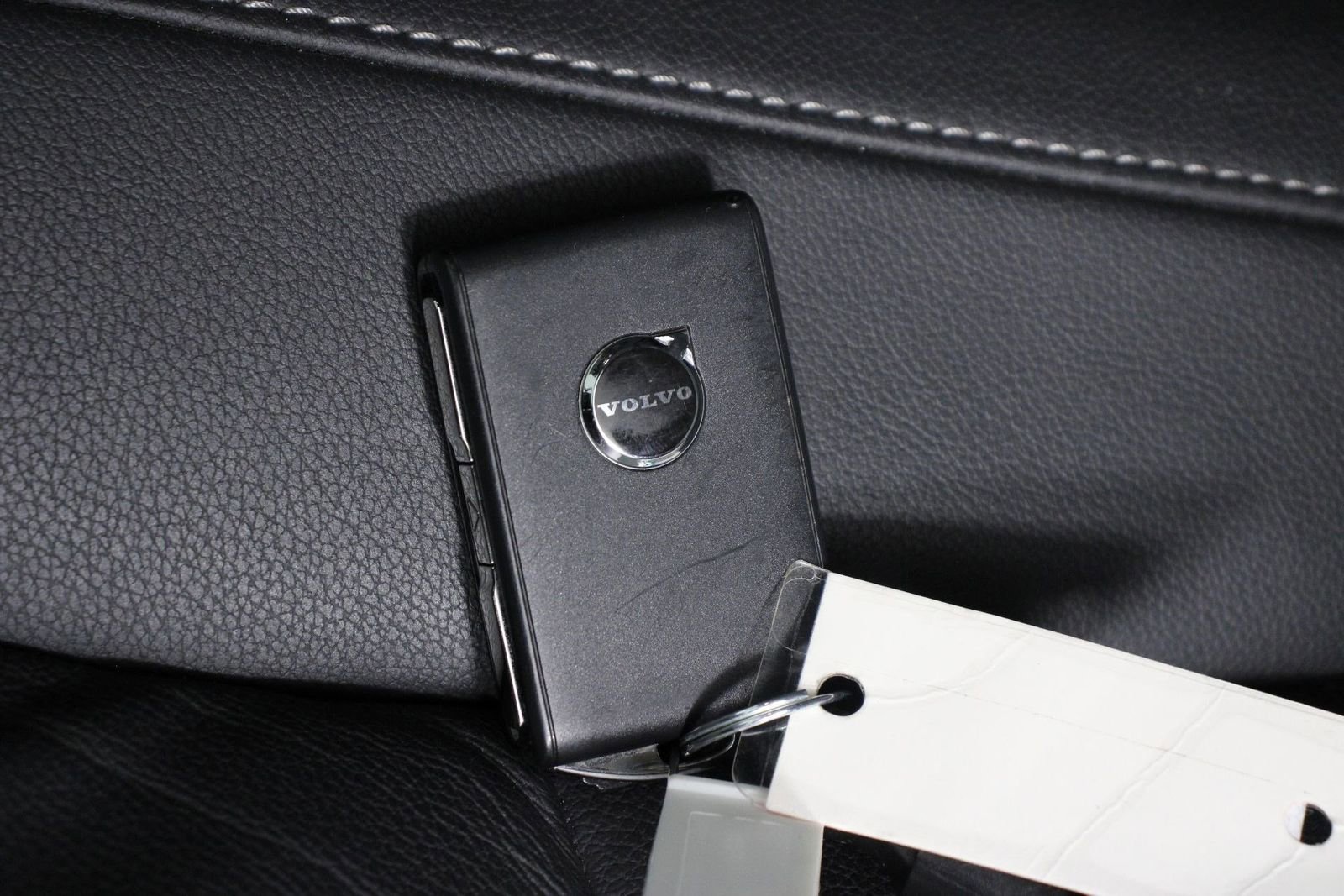 Certified 2025 Volvo XC40 B5 Plus image 33