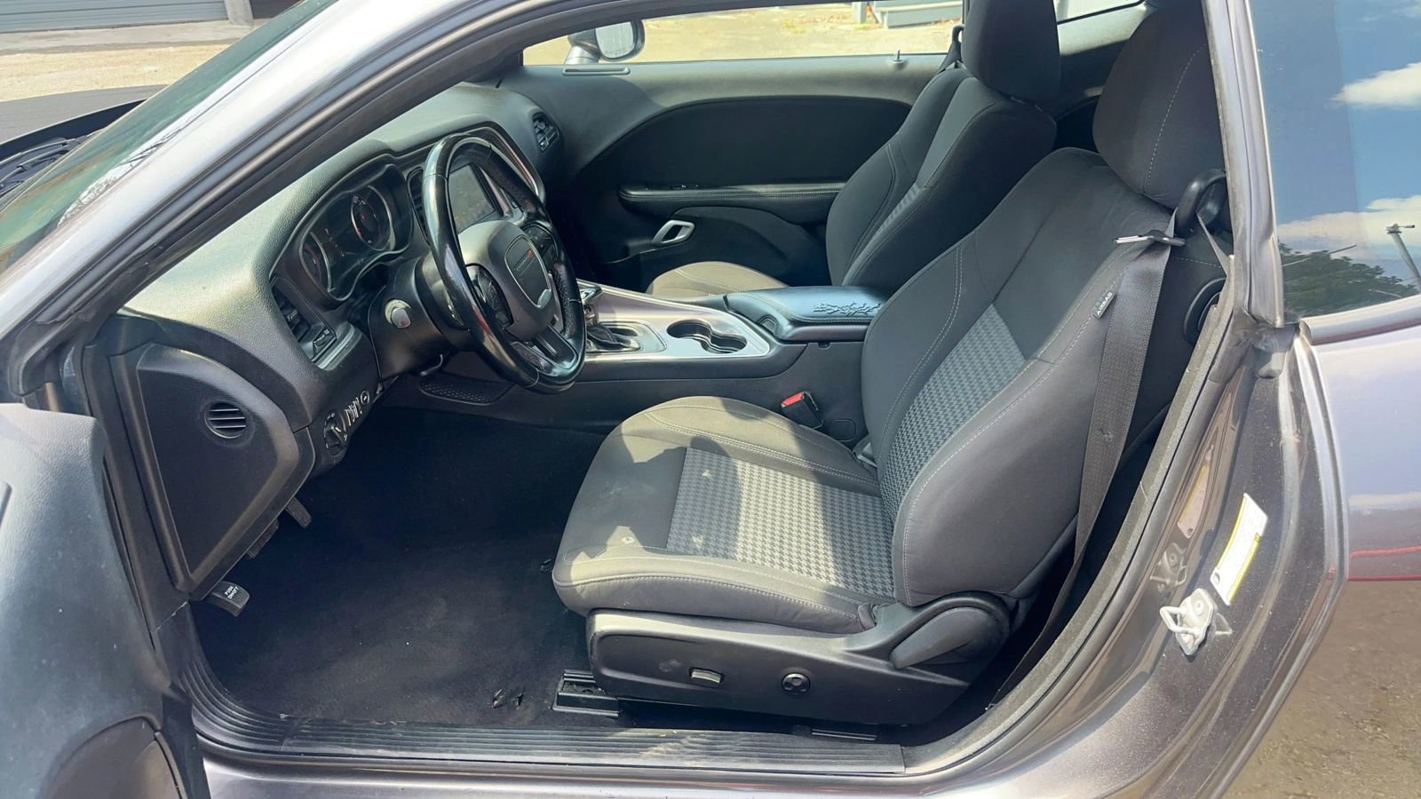 Used 2021 Dodge Challenger SXT w/ Driver Convenience Group RWD image 6