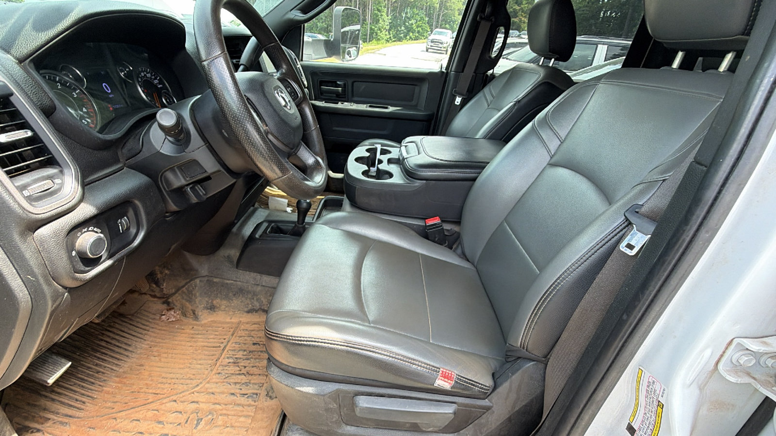 Used 2022 RAM 3500 Tradesman w/ Chrome Appearance Group AWD/4WD image 16
