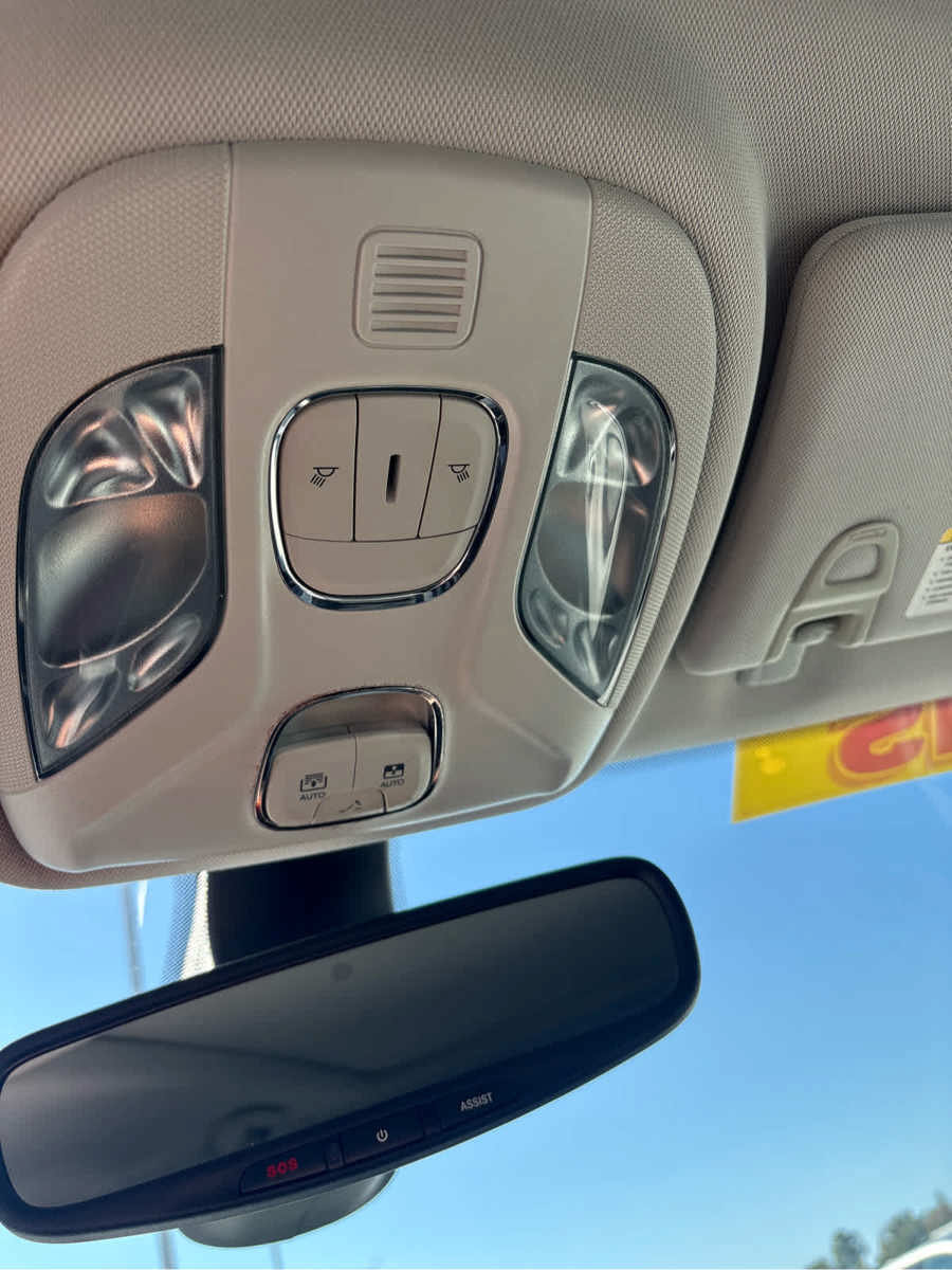 Used 2018 Jeep Compass Latitude w/ Popular Equipment Group AWD/4WD image 16