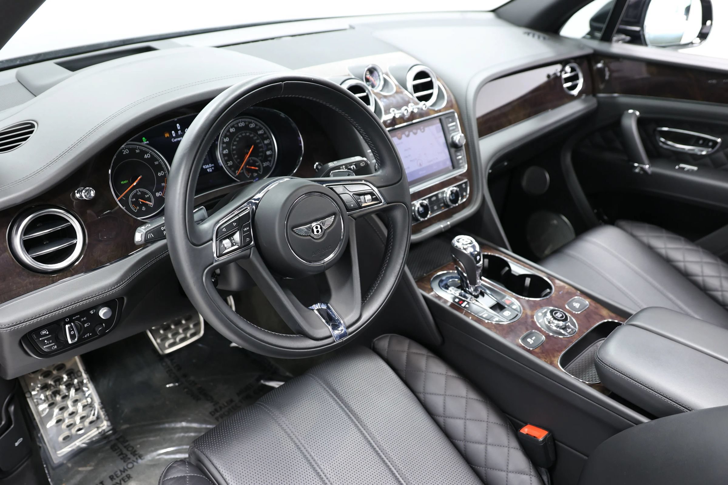 Used 2020 Bentley Bentayga Plug-In Hybrid AWD/4WD image 22