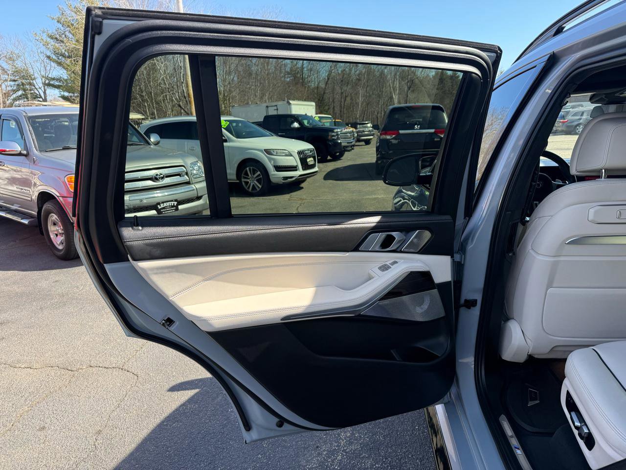 Used 2025 BMW X7 M60i image 38