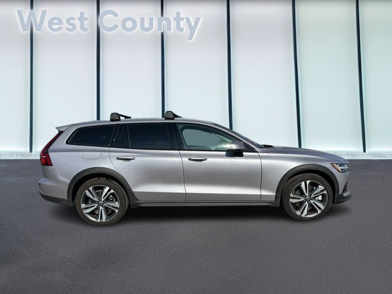 New 2026 Volvo V60 B5 Cross Country Plus w/ Climate Package image 2