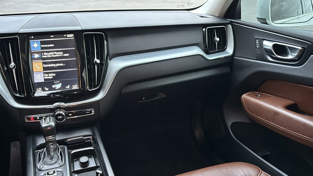 Used 2018 Volvo XC60 T5 Momentum w/ Vision Package image 8