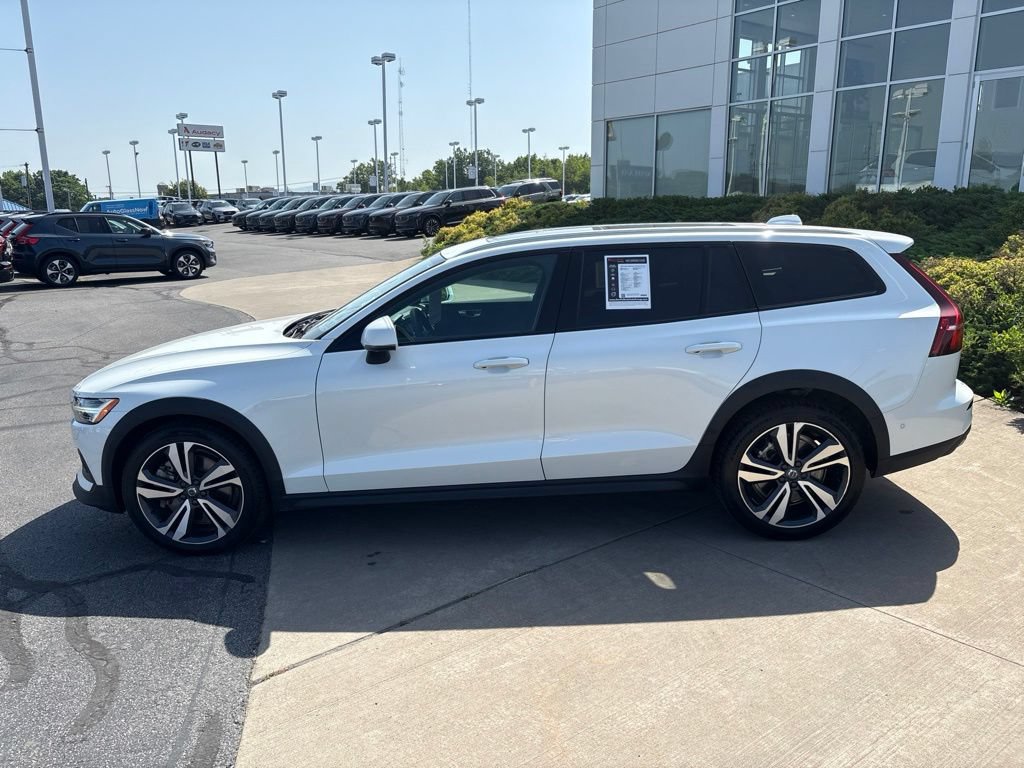 Certified 2024 Volvo V60 B5 Cross Country Plus w/ Protection Package Premier AWD/4WD image 9