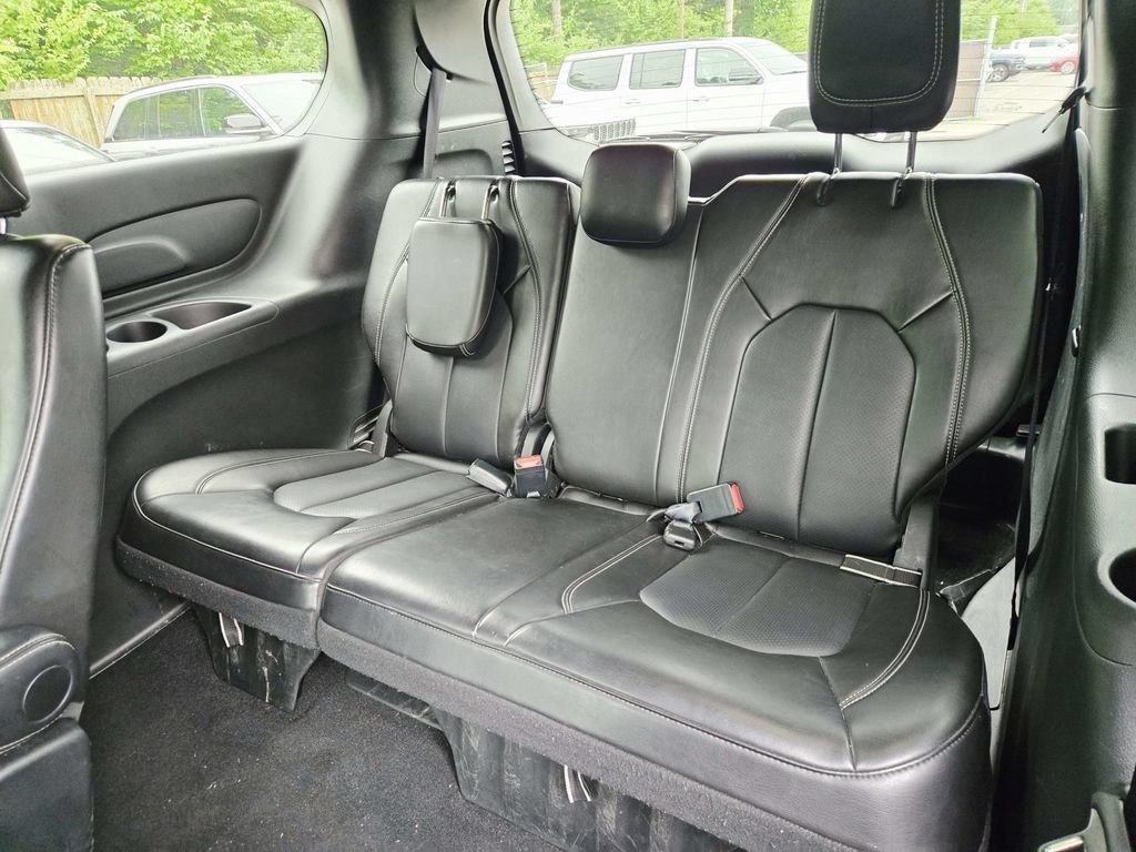 Used 2025 Chrysler Pacifica Select FWD image 13