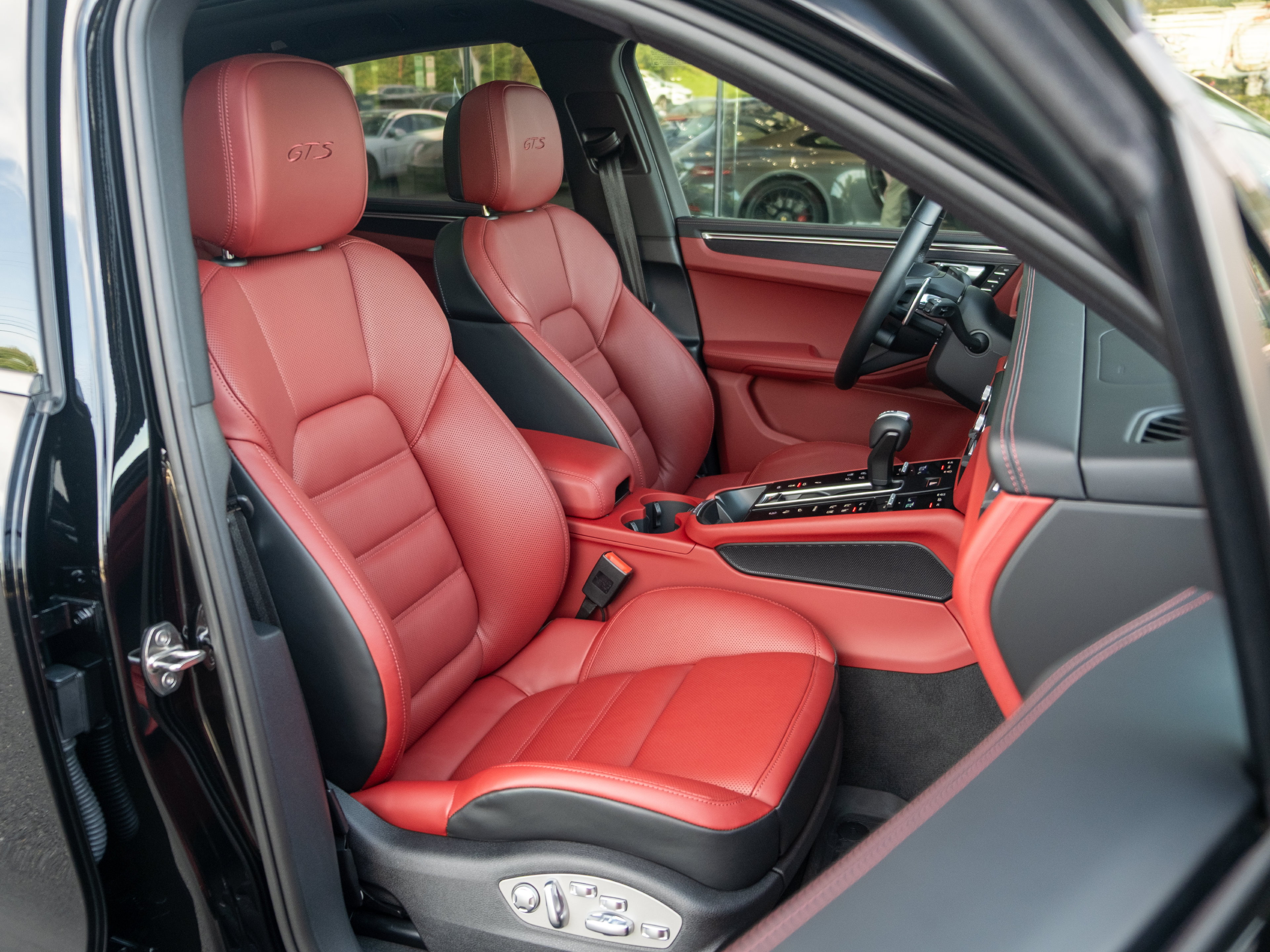 Certified 2026 Porsche Macan GTS AWD/4WD image 42