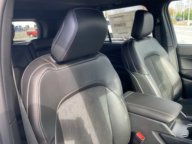 New 2025 Jeep Grand Cherokee Altitude image 28