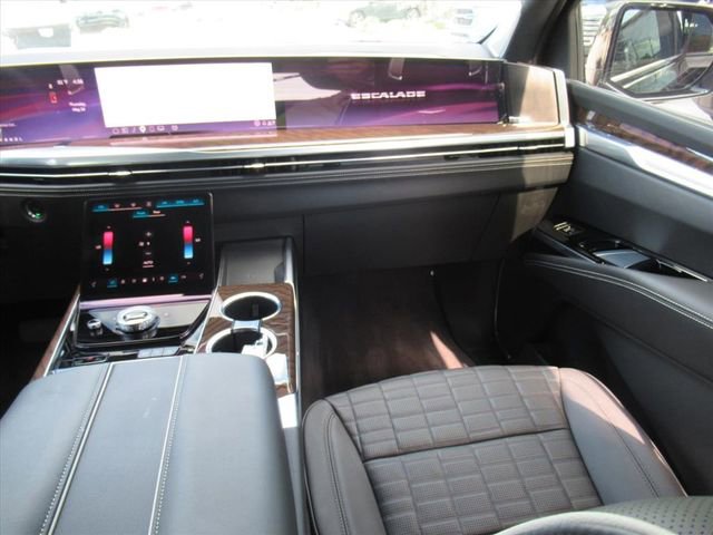 Used 2025 Cadillac Escalade Sport Platinum AWD/4WD image 16