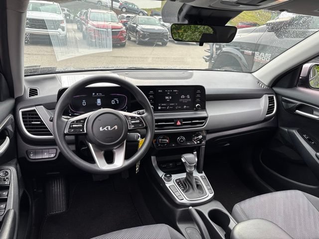 Used 2024 Kia Seltos LX AWD/4WD image 11