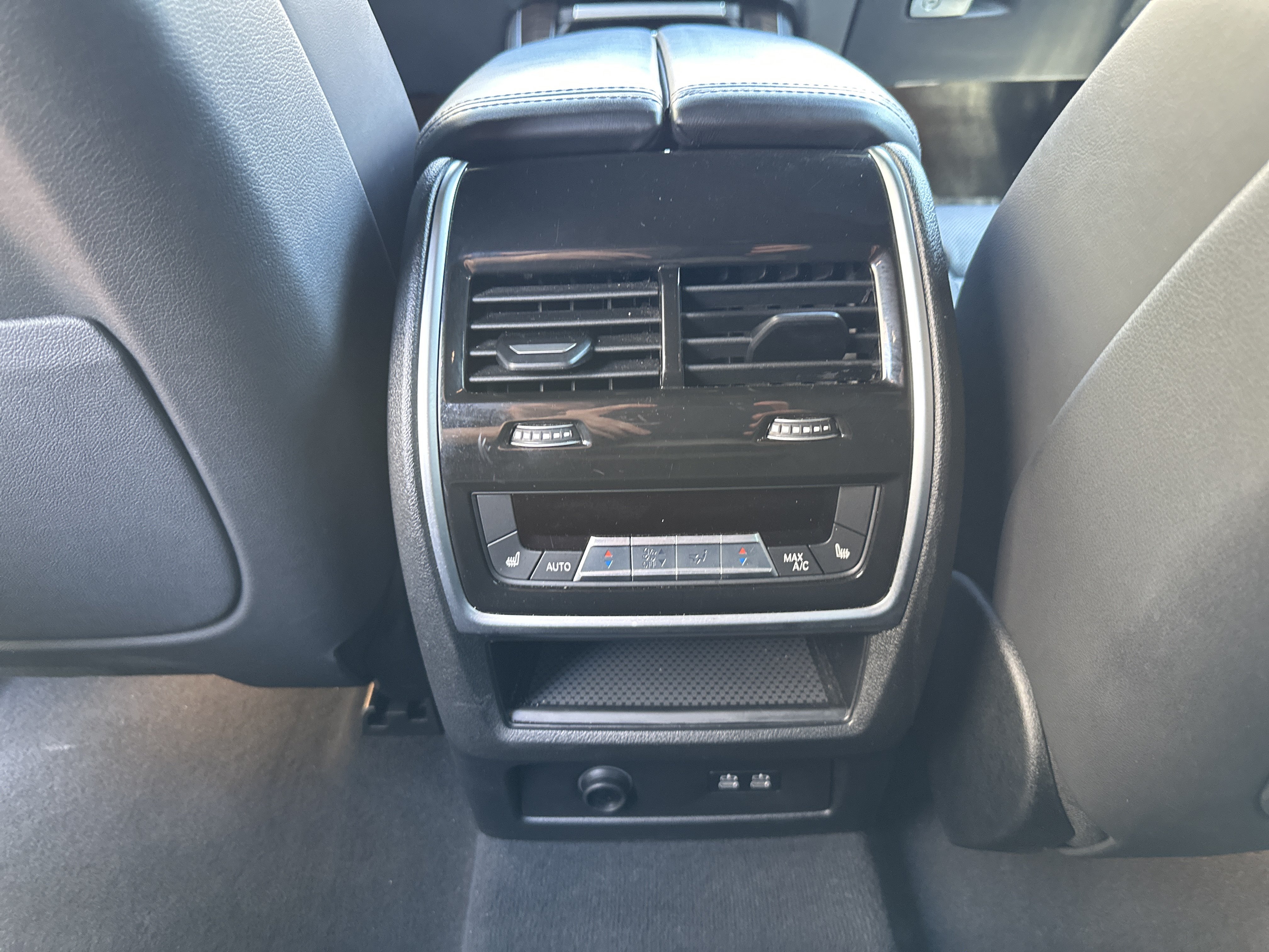 Used 2025 BMW X5 xDrive50e AWD/4WD image 33