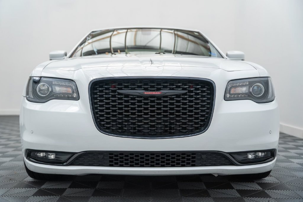 Used 2021 Chrysler 300 S RWD image 2