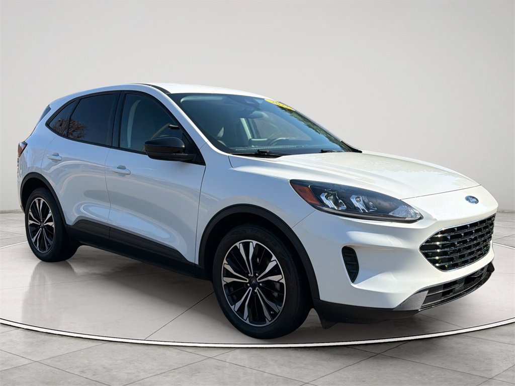 Used 2022 Ford Escape SE w/ SE Sport Appearance Package image 1