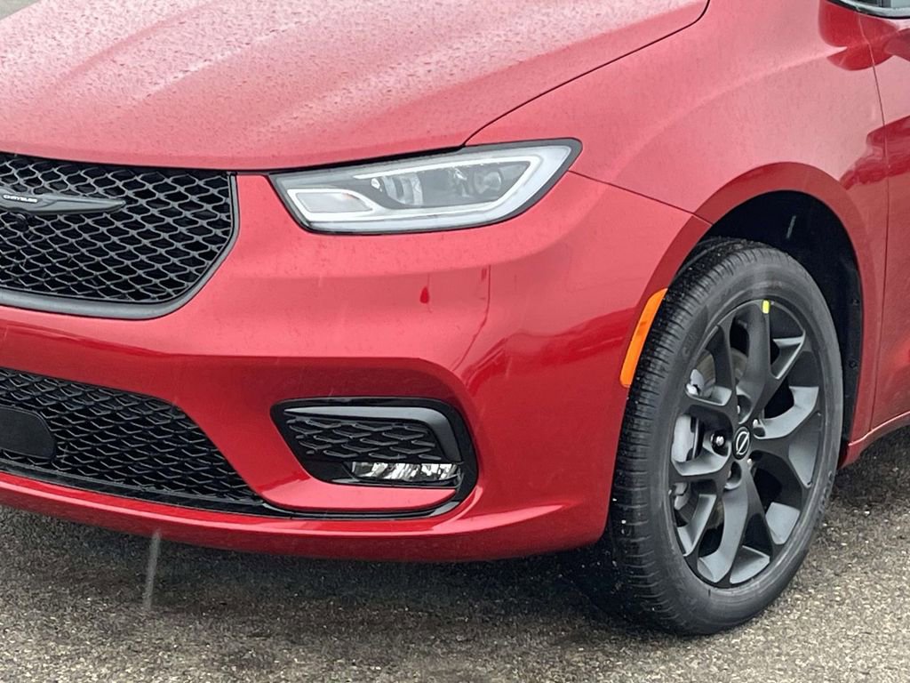 New 2026 Chrysler Pacifica Limited w/ S Appearance Package image 7