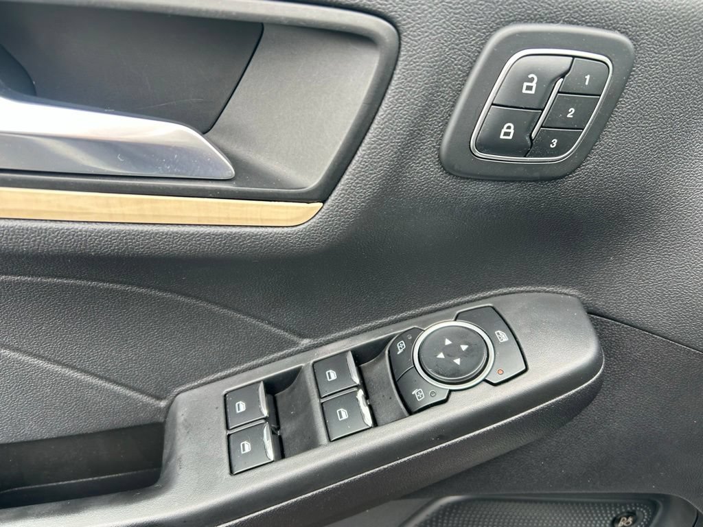 Used 2022 Ford Escape Titanium w/ Titanium Elite Package AWD/4WD image 14
