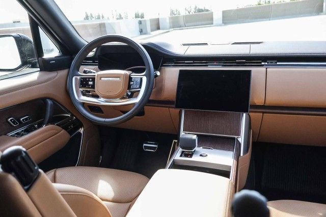 New 2025 Land Rover Range Rover Long Wheelbase SE image 14