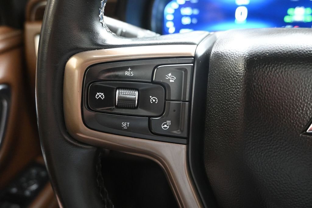 Used 2023 Chevrolet Suburban High Country w/ Premium Package 2 AWD/4WD image 28