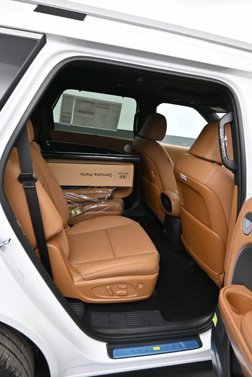 New 2026 Hyundai Palisade Calligraphy AWD/4WD image 12