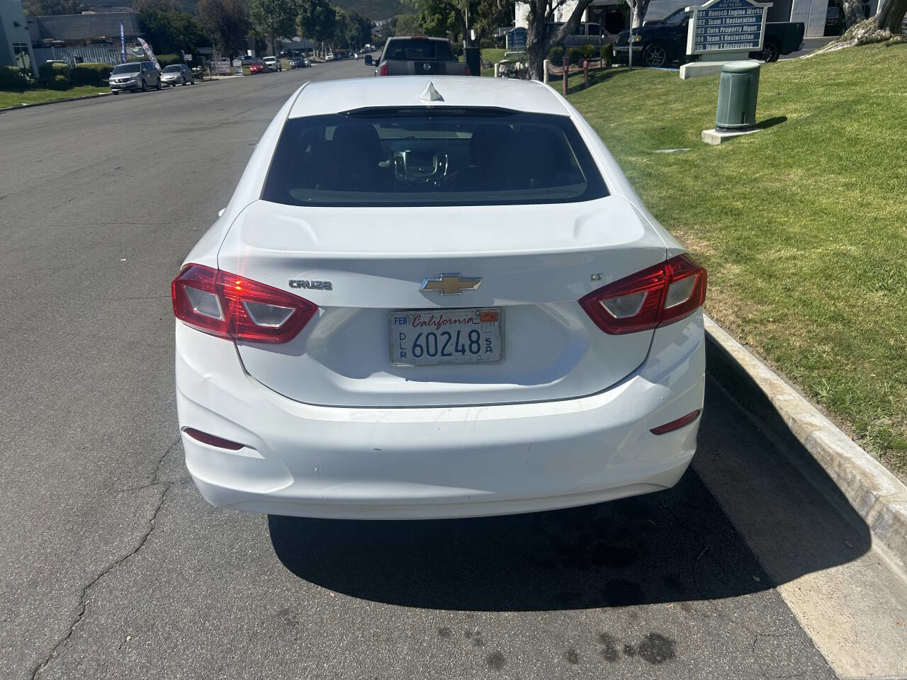 Used 2017 Chevrolet Cruze LT image 9