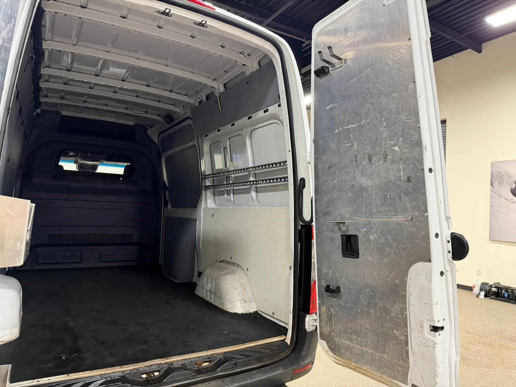 Used 2020 Mercedes-Benz Sprinter 2500 image 24