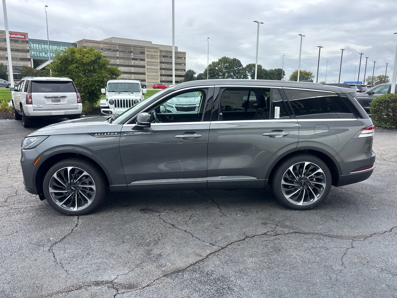 New 2027 Lincoln Aviator Reserve AWD/4WD image 4
