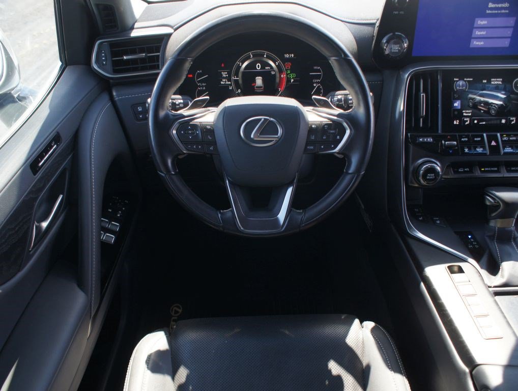 Used 2024 Lexus LX 600 4WD w/ Luxury Package image 5