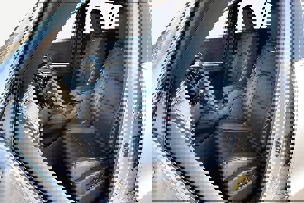 Used 2022 Cadillac XT4 Premium Luxury w/ Enhanced Visibility Package image 25