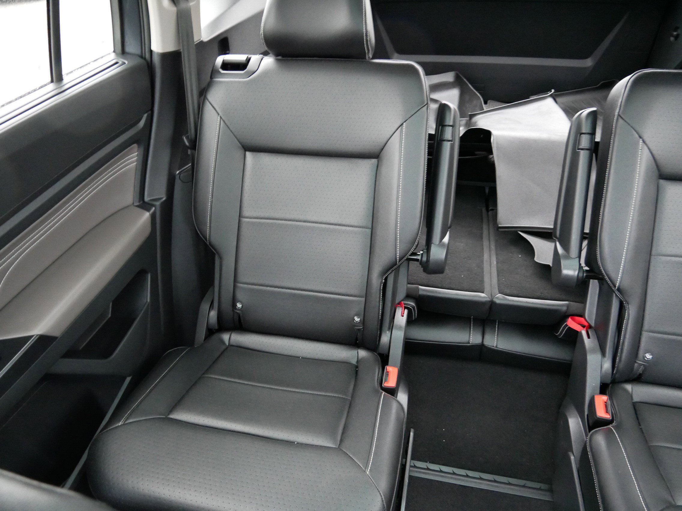 Used 2021 Volkswagen Atlas SE image 12