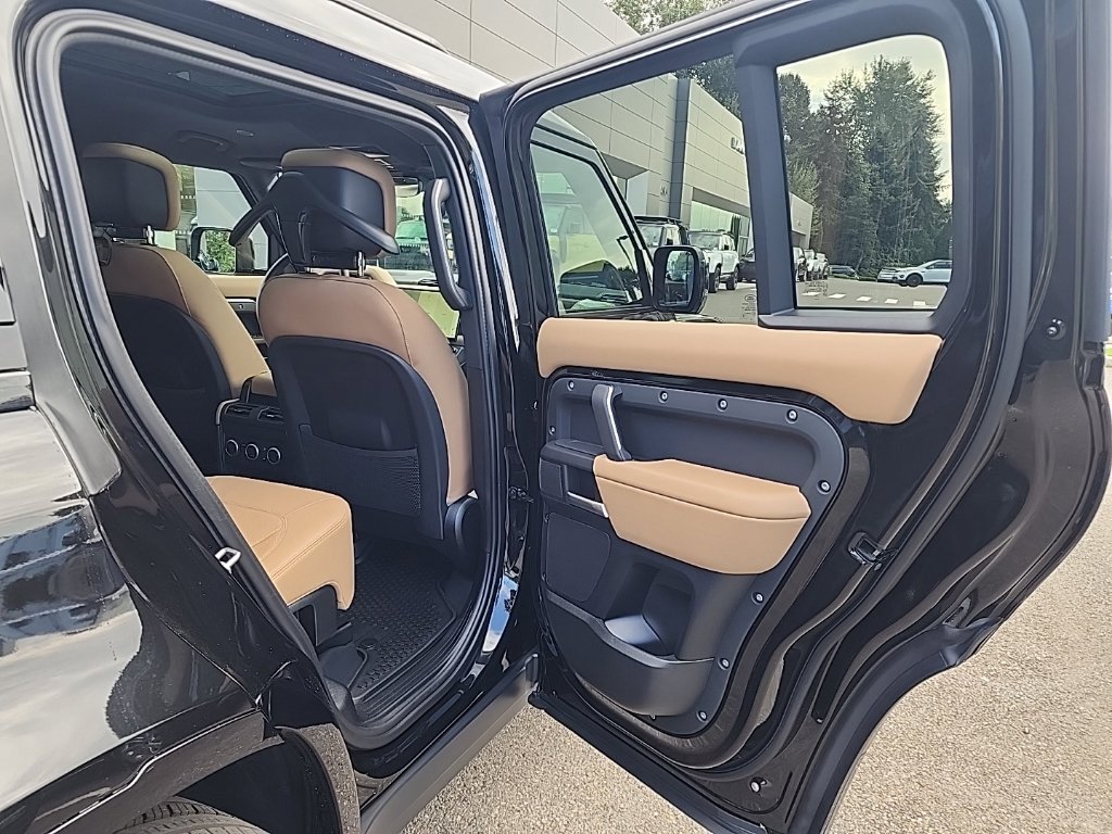 New 2026 Land Rover Defender 130 X-Dynamic SE AWD/4WD image 17