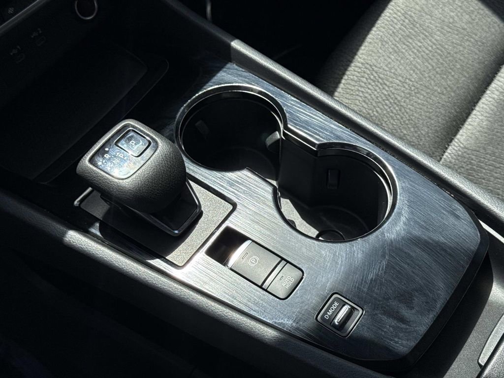 Certified 2024 Nissan Rogue SV FWD image 28