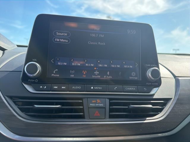 Used 2024 Nissan Altima 2.5 SV FWD image 14