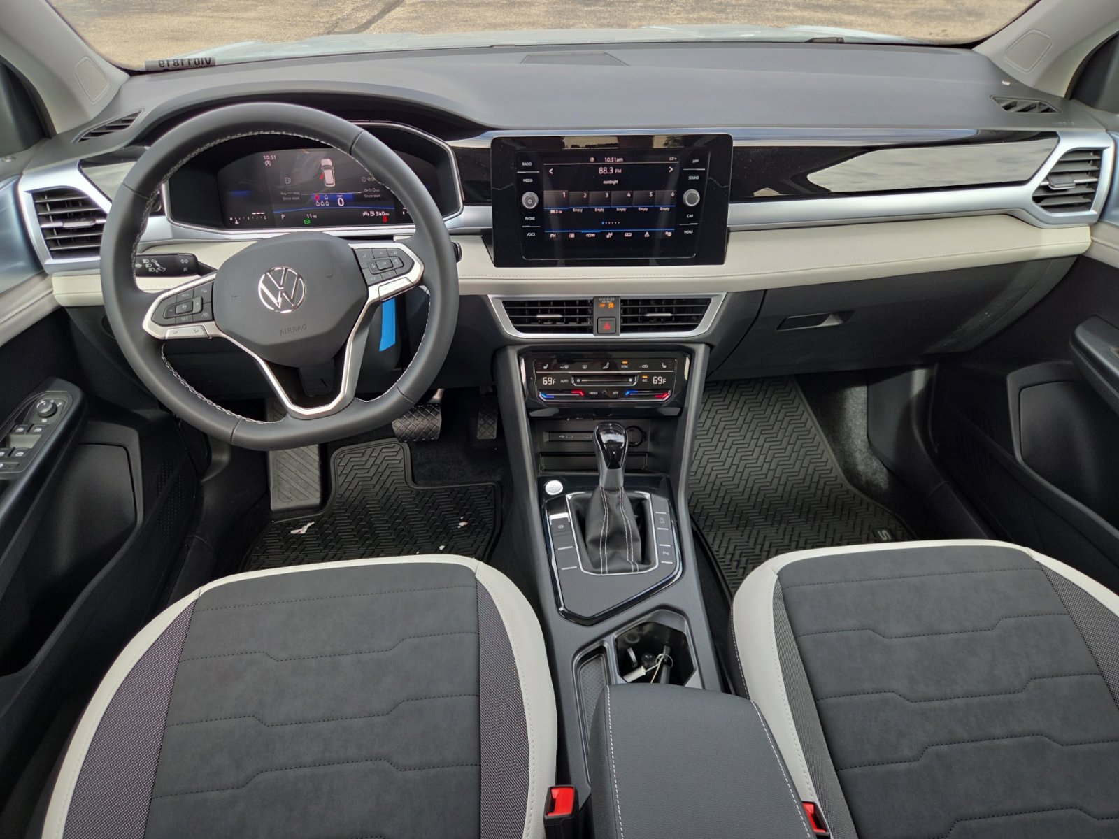 New 2027 Volkswagen Taos SE FWD image 23