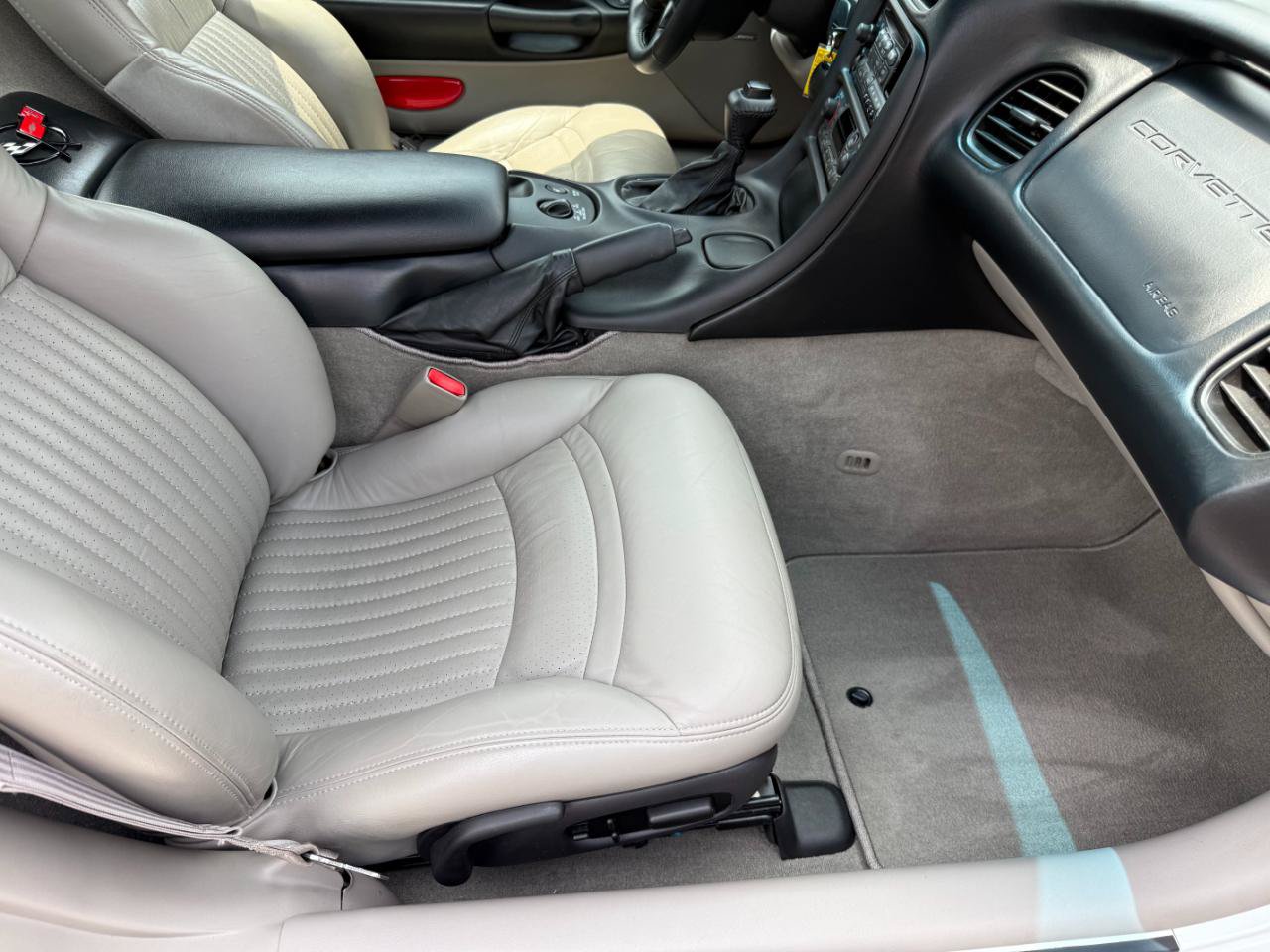 Used 1998 Chevrolet Corvette Coupe RWD image 34