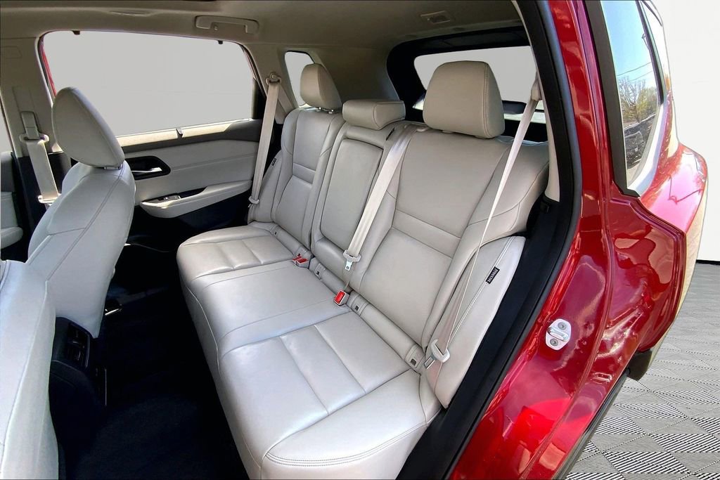 Used 2023 Nissan Rogue SL w/ SL Premium Package image 16