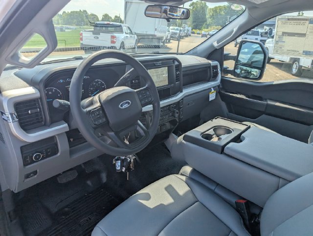 New 2026 Ford F550 4x4 Regular Cab Super Duty image 14
