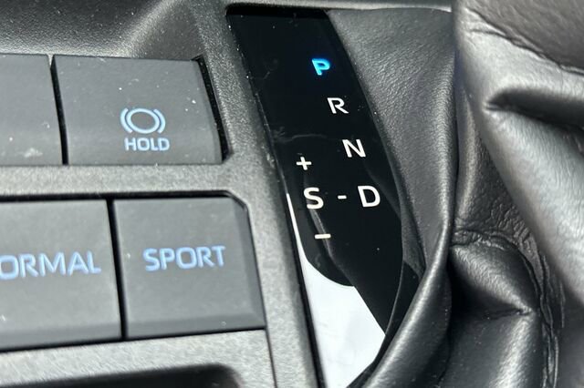 Used 2022 Toyota RAV4 XLE image 32