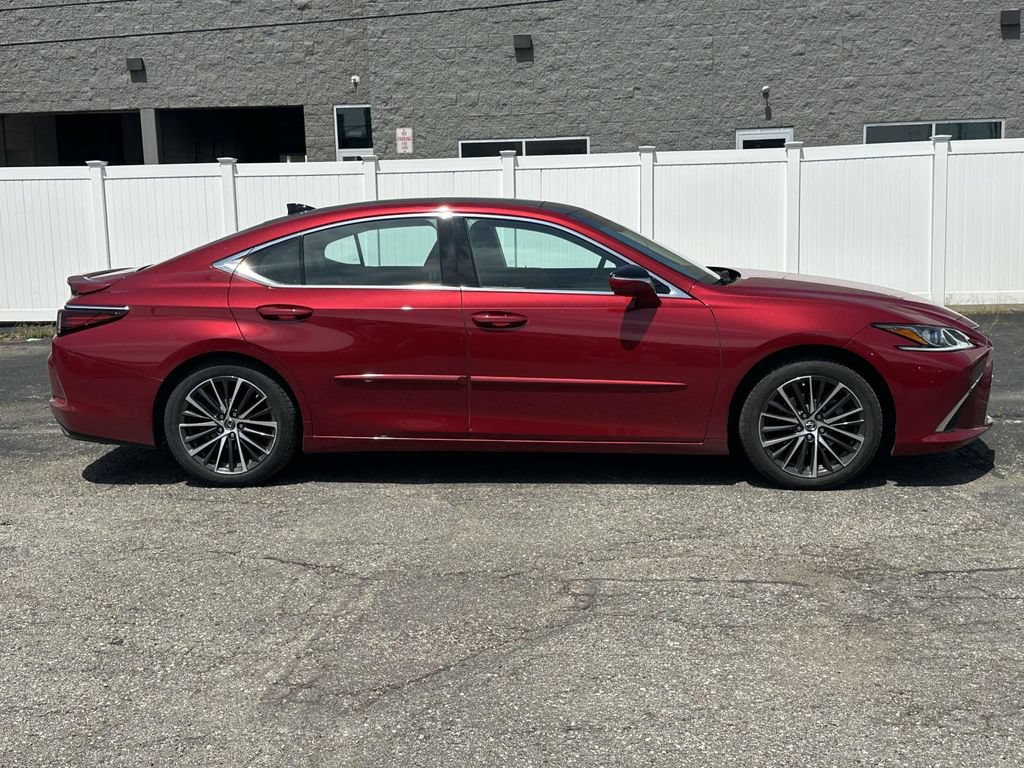 Used 2022 Lexus ES 350 w/ Premium Package FWD image 2