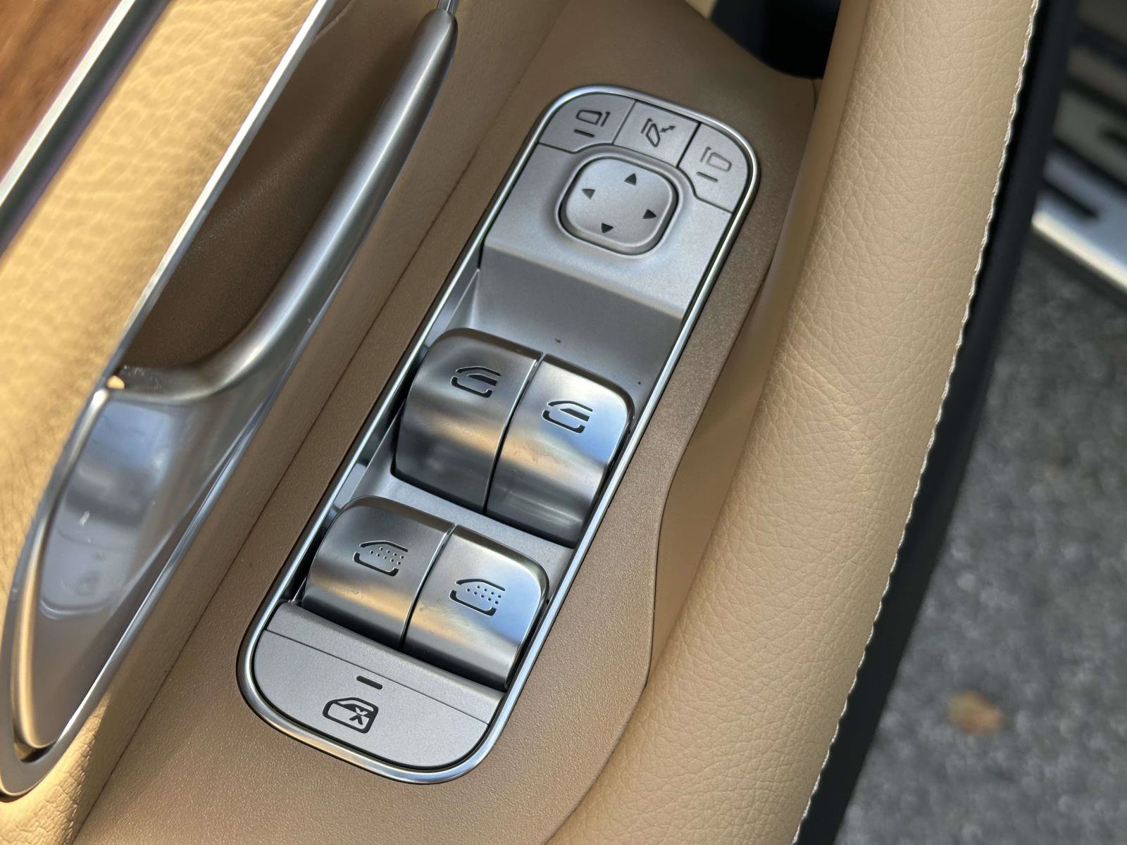 New 2026 Mercedes-Benz GLS 450 4MATIC image 16