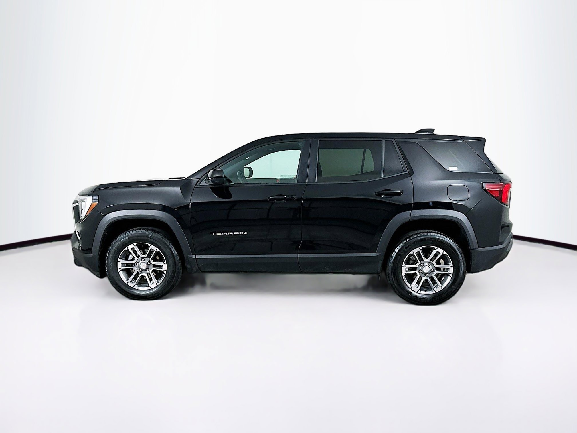 Used 2025 GMC Terrain Elevation image 4