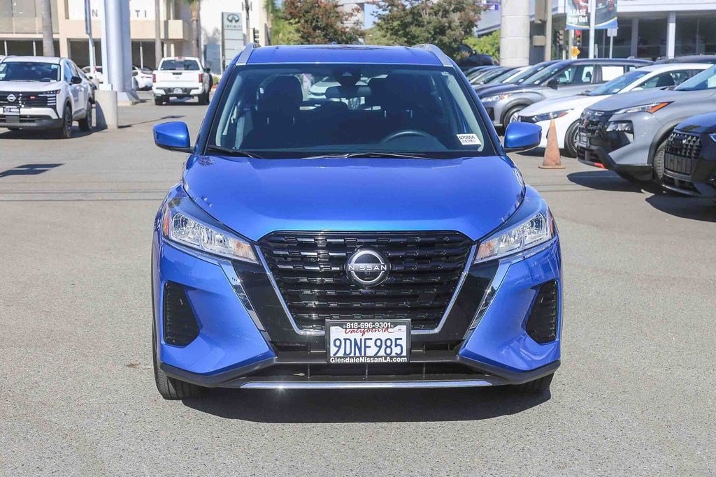 Used 2023 Nissan Kicks SV FWD image 2