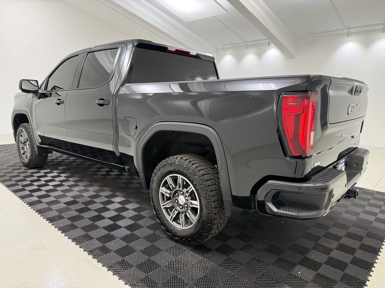 Used 2025 GMC Sierra 1500 AT4 AWD/4WD image 5