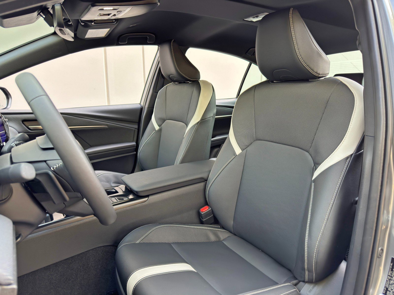 Used 2025 Toyota Camry SE w/ Convenience Package image 34