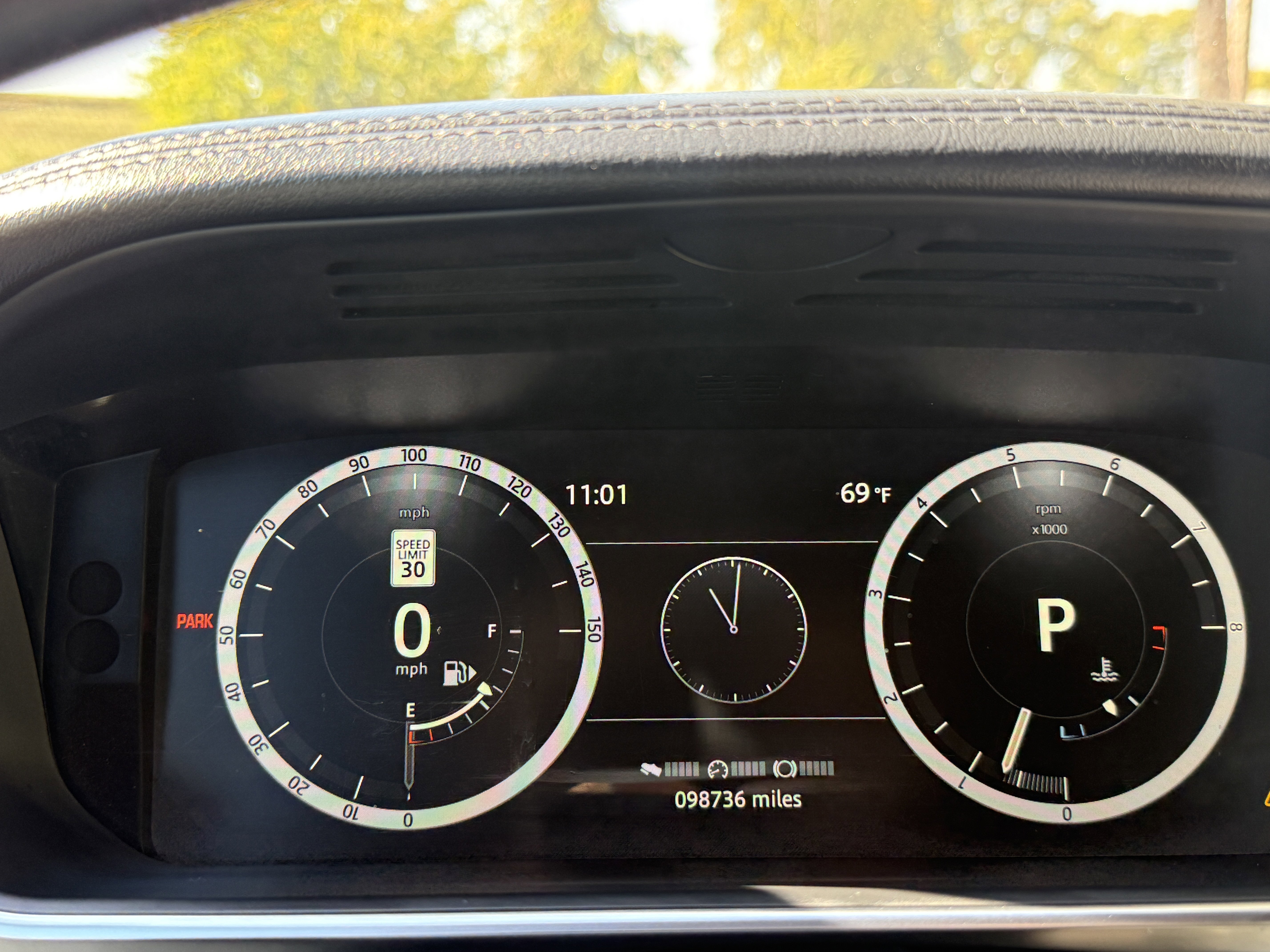 Used 2017 Land Rover Range Rover HSE image 19