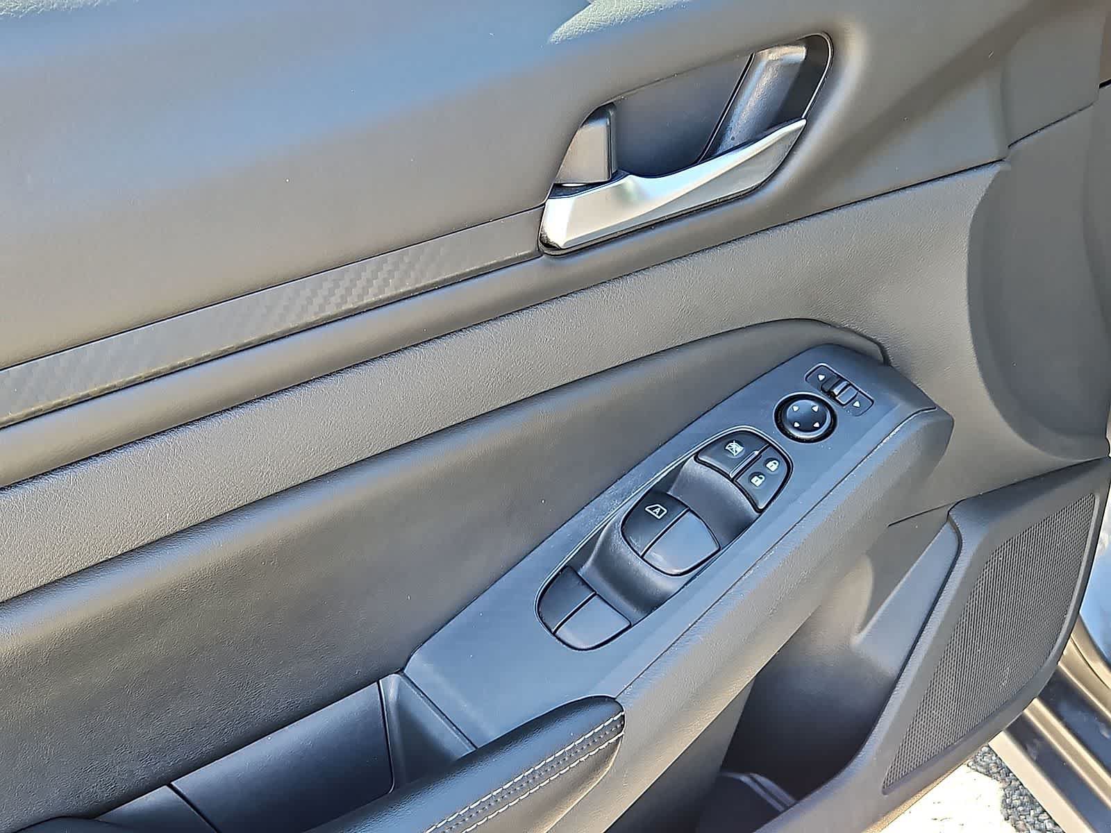 Used 2024 Nissan Altima 2.5 SV FWD image 27