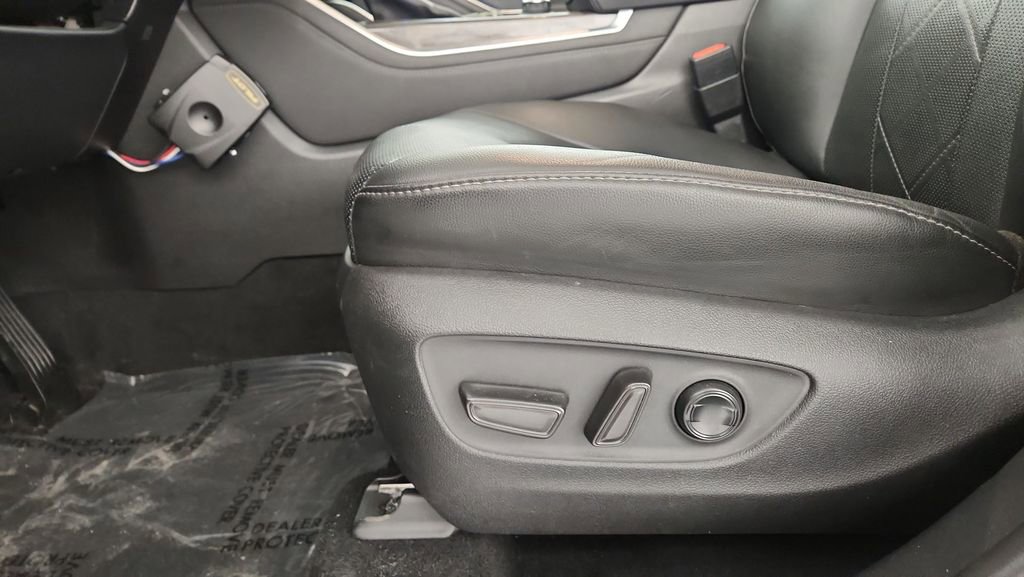 Used 2021 Toyota Highlander Limited image 14