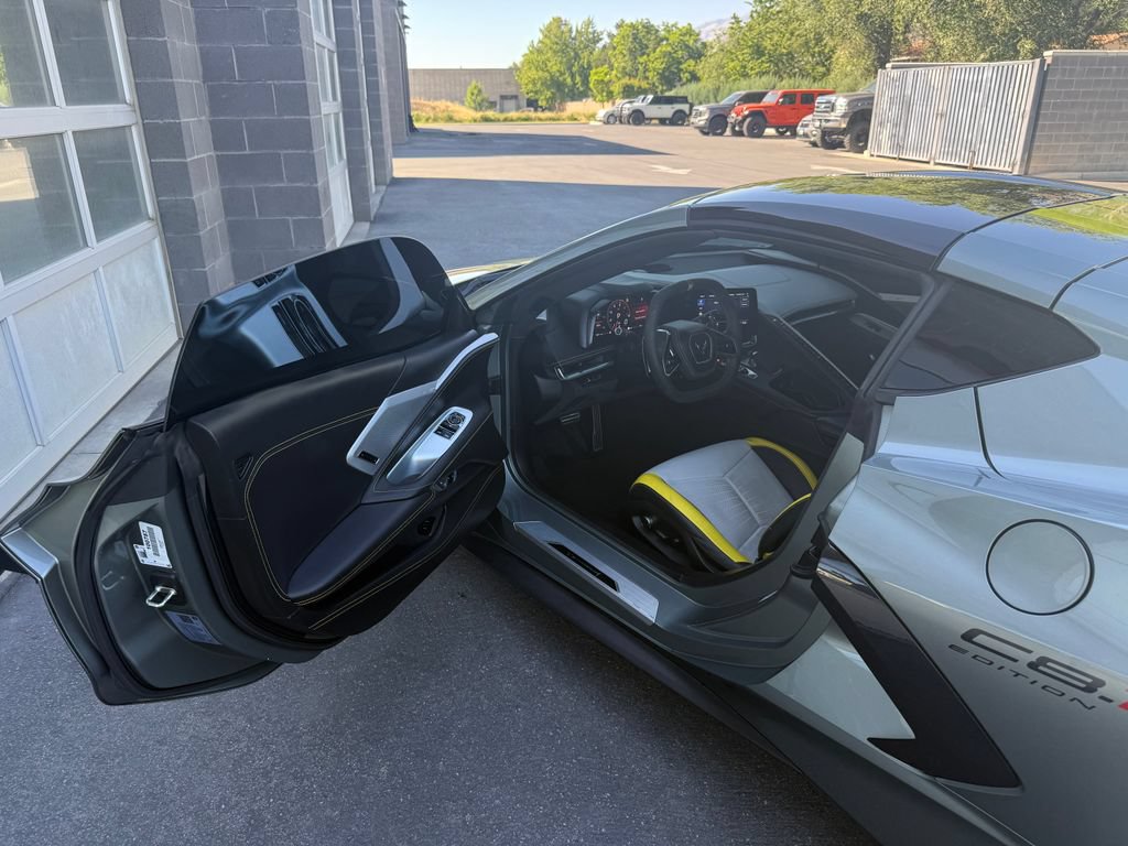 Used 2022 Chevrolet Corvette Stingray Premium Cpe RWD image 15